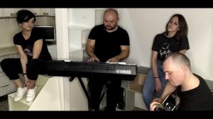 БЕЛЫЕ ОБОИ ЧЕРНАЯ ПОСУДА