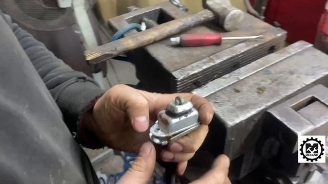 Не держит ограничитель двери Шкода Октавия А5. Ремонт ограничителей открытия дверей Skoda Octavia A