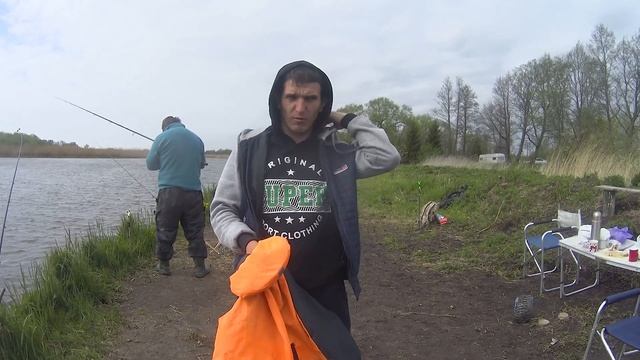 Река Дейма весной. Ловим рыбку смотреть онлайн