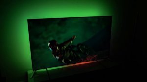 Philips TV – Ambilight vs. AmbiLux: How immersive do you want it?