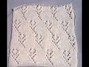 Ажурный цветочный мотив на лицевой глади спицами. Вяжется просто - выглядит изысканно/нежно/шикарно/