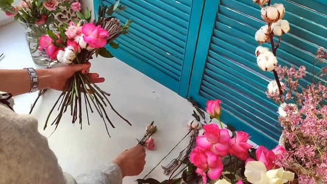Основы флористики. Урок 3. Как собрать букет по спирали.