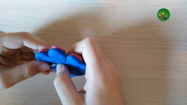 Игрушки надевают талисманы из волшебной шкатулки. Обзор шкатулки и талисманов из мультика Леди баг.