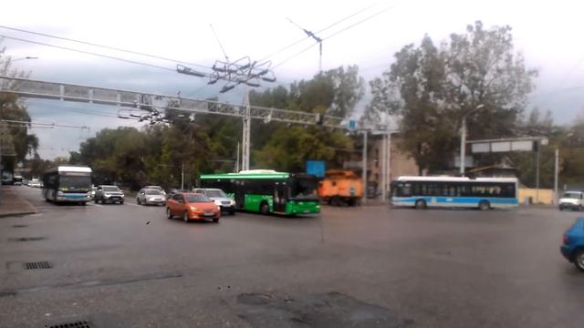 2.Троллейбусы остановились без электричества! The trolley stopped without electricity! смотреть онлайн