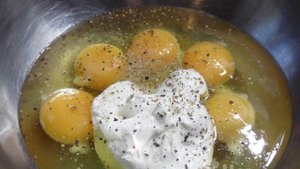 Мини омлеты с крабовыми палочками