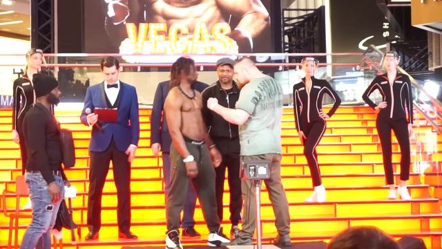 Показал 190 кг НА ВЗВЕШИВАНИИ В БОКСЕ / Рой Джонс ПРИВЕЛ ДАЦИКА / Кокляев тяжелее Тарасова на 45 кг смотреть онлайн