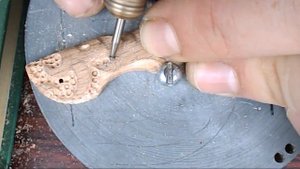 Делаем раскладной нож и гравируем на нём..