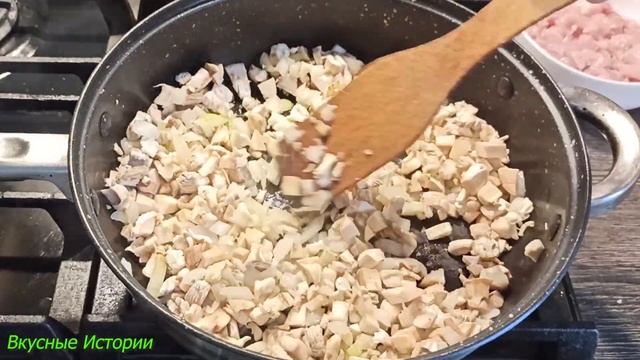 Фаршированные шампиньоны с курицей и сыром. Закуска на праздничный стол
