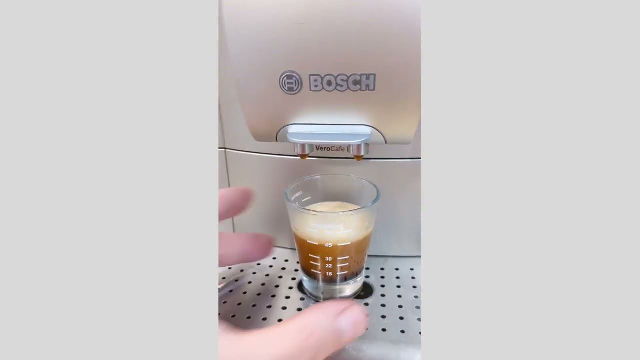 Кофемашина BOSCH VeroCafe Latte демонстрация работоспособности смотреть онлайн