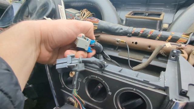 2003-2008 Toyota Matrix Pontiac Vibe Blend Door Actuator Removal and Replacement Clicking Noise Fix