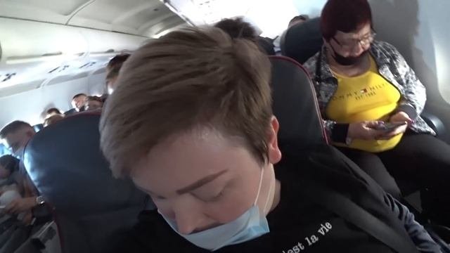 Летим БИЗНЕС классом в Турцию ? Самолёт РАЗВАЛИВАЕТСЯ ✈ и ПЕРЕПОЛНЕН ? Уральские Авиалинии ПОДВЕЛИ