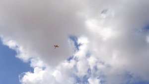 посадка радиоуправляемого самолета