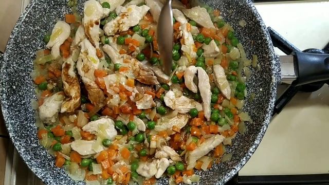 Рис басмати с курицей и креветками (по тайский с овощами). смотреть онлайн