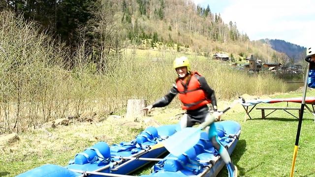 Посадка на катамаран. Іван Сороківський.Черемош 2015.