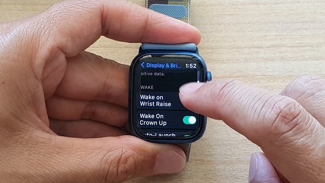 Apple Watch 7: How to Enable/Disable Wake On Wrist Raise смотреть онлайн