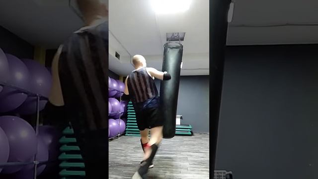 Тайский бокс. Муай тай. Фитнес. Отработка ударов на боксерском мешке. 25 июля. Утро. Часть 5 смотреть онлайн