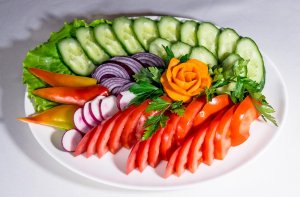 ПЯТЬ ЗАМЕЧАТЕЛЬНЫХ СПОСОБОВ НАКРЫТЬ СТОЛ ДЛЯ ВСЕЙ СЕМЬИ. Украсить праздничный стол
