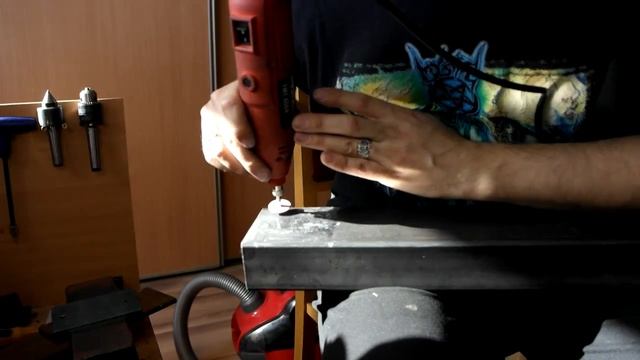 Шабрим профильную трубу 100х50 при помощи дремеля. смотреть онлайн