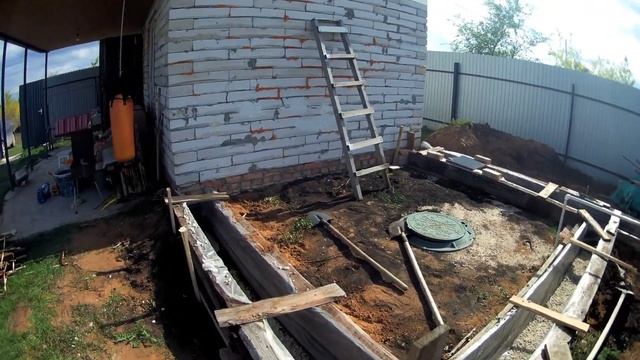 Фундамент под баню своими руками. Опалубка из шпал. Баня для дачи. Дача с нуля. 8-я серия, 3-й сезо