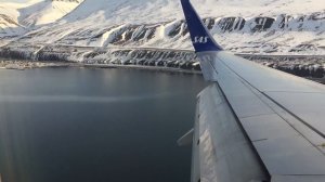 Посадка в аэропорту Лонгйира (Свальбард) / Landing at the airport in Longyearbyen (Svalbard)