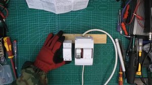 Красная или белая? Часть 2 - реле напряжения RBUZ D2-63. Подключи и оцени.