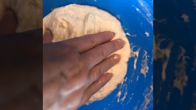 Пицца на дрожжевом тесте в духовке #пицца #полдник смотреть онлайн