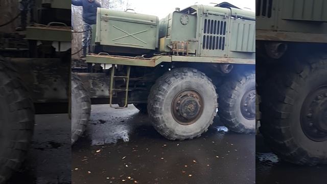 МАЗ-537 Военный тягач с тралом.