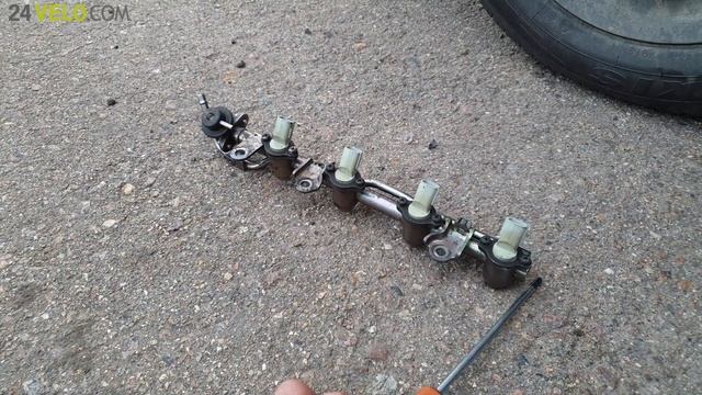 История про то, как я хотел заменить регулятор давления топлива. Это фиаско, Роман! смотреть онлайн