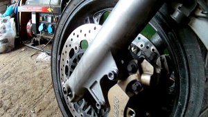 Ремонт передних тормозов Honda CB400 Version S.