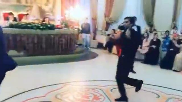 ОМАР АЛИБУТАЕВ ТАНЦУЕТ ЛЕЗГИНКУ