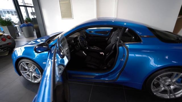 Renault Alpine Rundgang 2023. Leichteste Sportwagen. Alle Modelle. Alpine 110, 110GT, 110S. смотреть онлайн