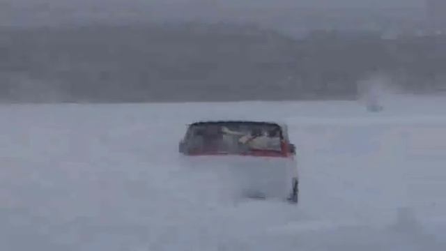 В Златоусте гоняли по льду смотреть онлайн