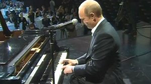 Путин играет на рояле See you again
