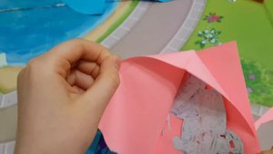 РАСПАКОВКА БУМАЖНОЙ КУКЛЫ ЛОЛ! 1-Я СЕРИЯ ! РАСПАКОВКА БУМАЖНОГО ШАРИКА ЛОЛ! БУМАЖНЫЕ ИДЕИ ! :)