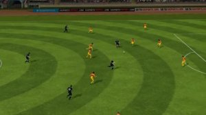 Не стал идти в обыгрыш, а пробил с дальней дистанции FIFA 13 iPhone/iPad - Juve vs. FC Barca