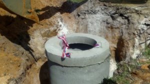 Монтаж крышки ж/б колодца