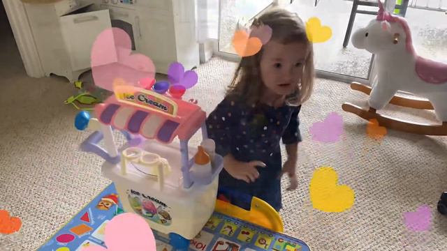 Миланка играет с игрушками и учит картинки . #play #icecreamtoys #игрушки смотреть онлайн