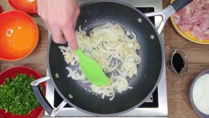 КУРИЦА в СМЕТАНЕ с СОЕВЫМ соусом и зеленью / курица в сметанном соусе