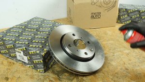How to replace the front brake discs and pads Peugeot 107 ?