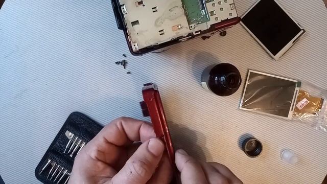 Замена дисплея фотоаппарата NIKON Coolpix L820. Проще, чем кажется. смотреть онлайн