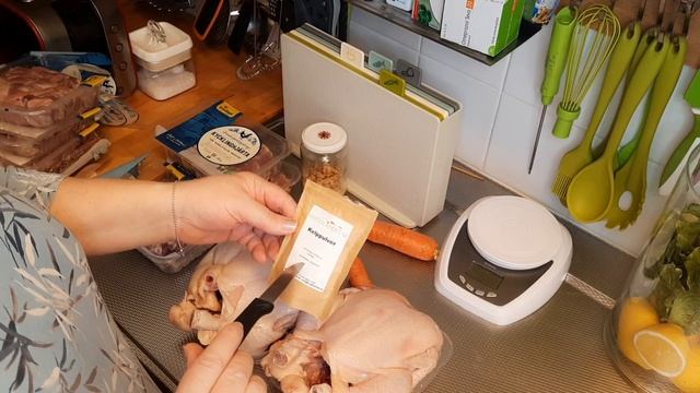 Натуральное питание кошек! Куриное ассорти! смотреть онлайн