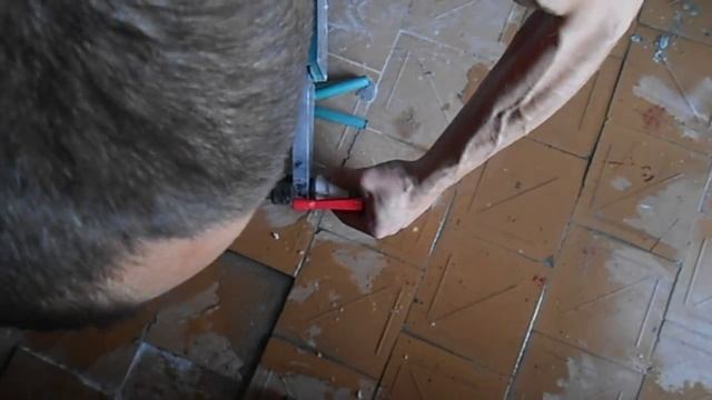 Как запаять полипропиленовую трубу с водой.mp4 смотреть онлайн