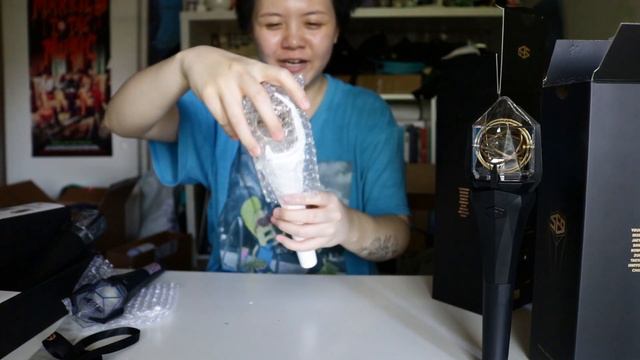SF9 Lightstick VER. 2 [White + Black] Unboxing смотреть онлайн