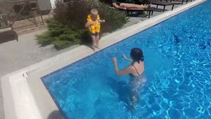 Отель Барселона, Судак, Крым. Купание в бассейне.