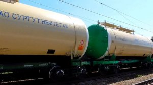 2ЭС6-461 "Синара" с грузовым поездом следует через пл. Первомайская