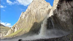 Шумный и величественный водопад Каракая-С