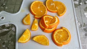 Компот с мятой, малиной и апельсином