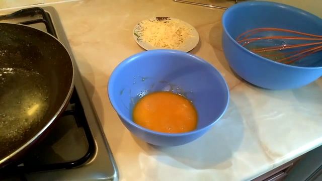 Быстрый и вкусный завтрак, яичный рулет ! Объедение на Завтрак на Скорую руку!! Яичница с сыром!