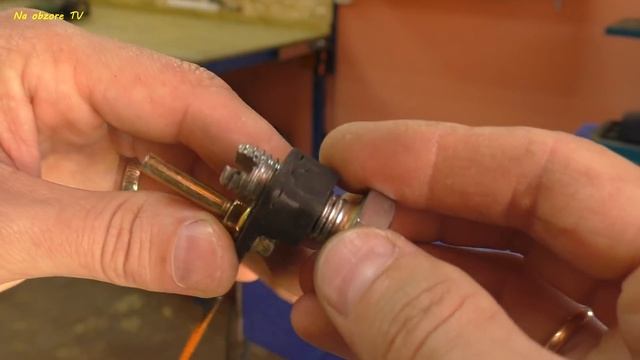 Простейший СТАНОК ИЗ БОЛТОВ и гаек для мастерской СВОИМИ РУКАМИ! смотреть онлайн