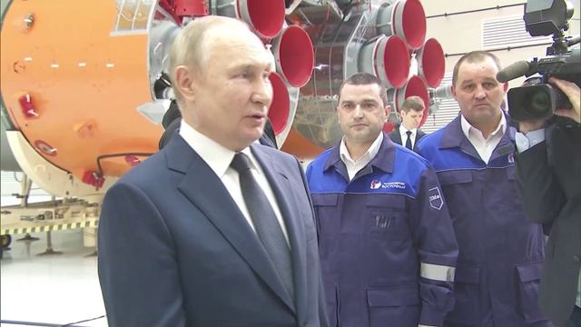 Путин и Лукашенко встретились с работниками космодрома Восточный